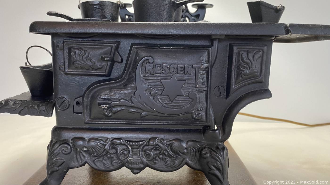 Vintage Mini Cast Iron Stove 'crescent' -  Canada in 2023