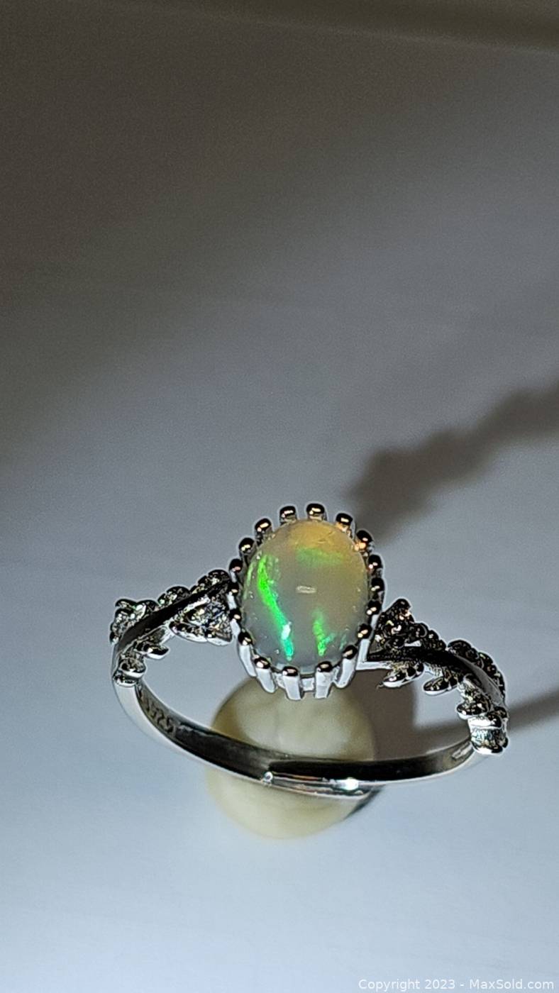 Opal Heart Ring 1.0 Carat (ctw) in Sterling Silver | Best Buy Canada