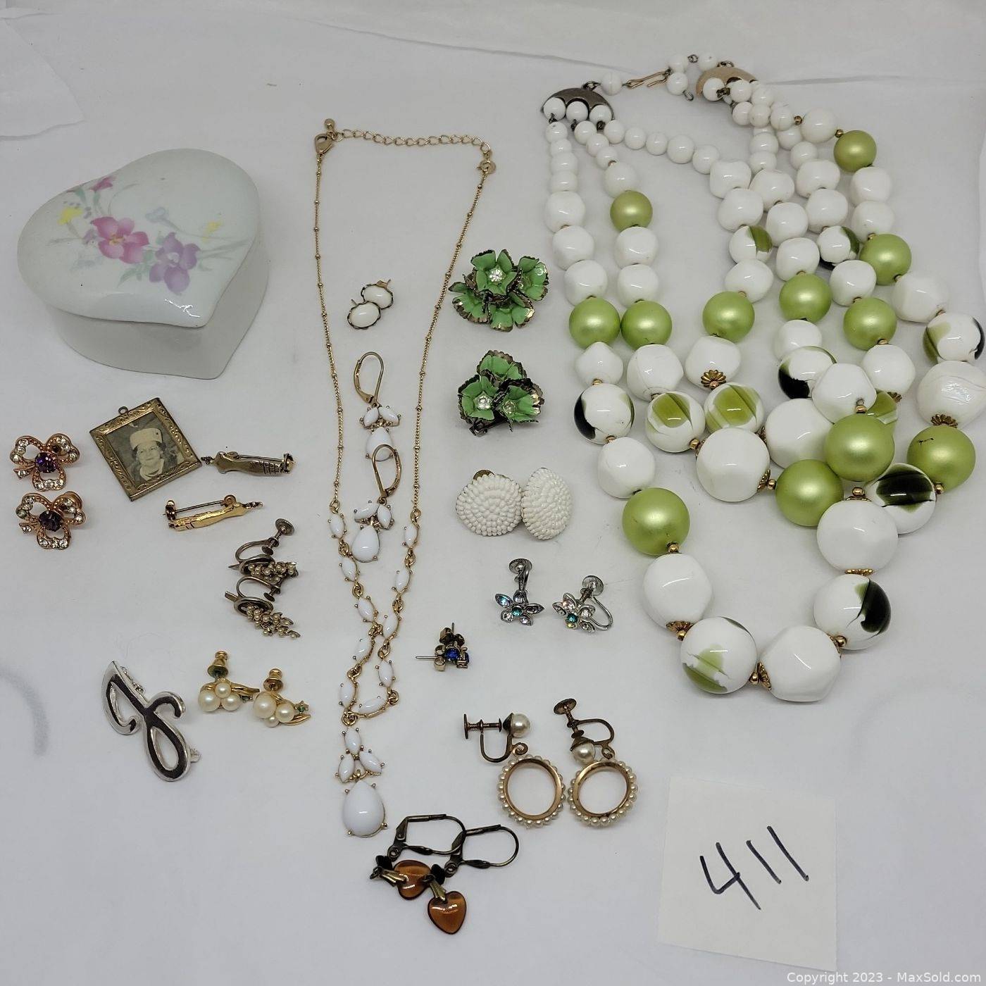 Vintage jewelry for sale on sale online