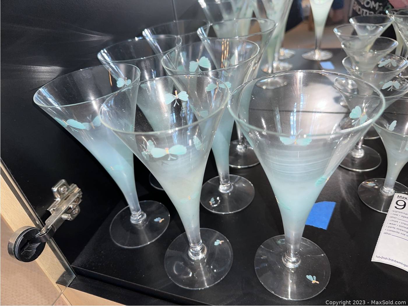 https://d12srav5gxm0re.cloudfront.net/auctionimages/87882/1703261983/wvintage_champagne_glasses_a-910-1.jpeg