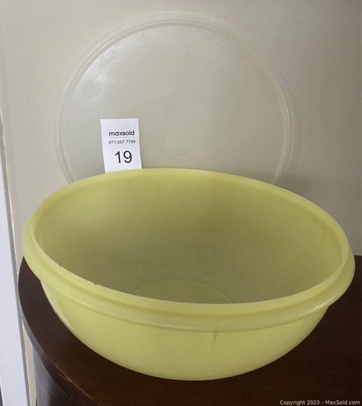 TUPPERWARE, RUBBERMAID, MIXING BOWLS - McLaughlin Auctioneers, LLC