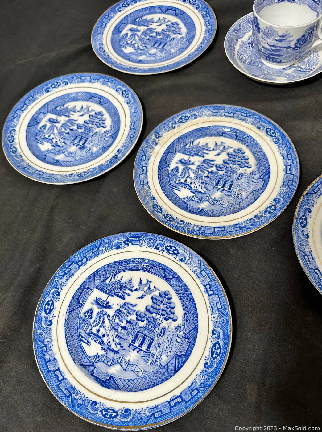 Blue Willow China Collecting Guide [History & Values] • Adirondack