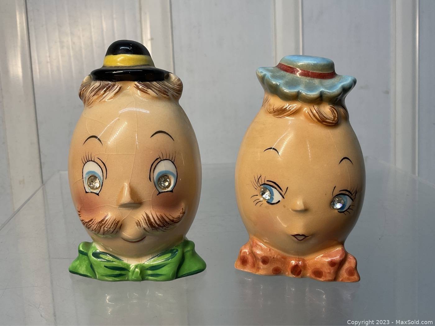 Salt and pepper shakers collectibles store