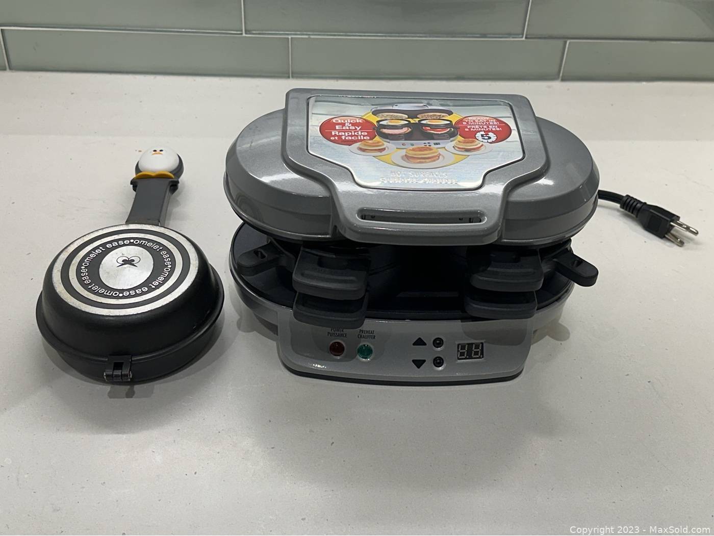 Sold at Auction: Hamilton Beach Breakfast Sandwich Maker