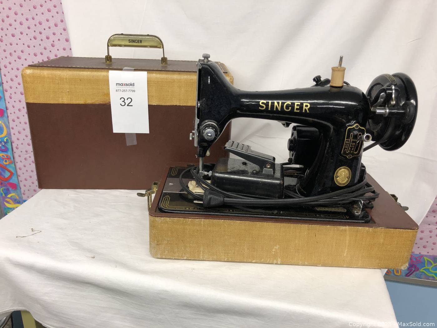 Vintage singer sewing machine | MaxSold