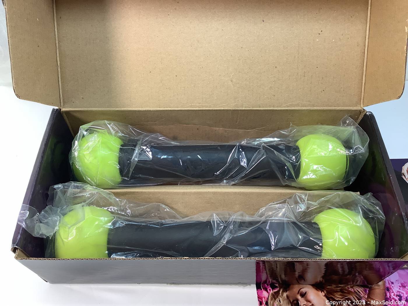 New in Box Zumba Fitness Kit with 2 Toning Sticks 1lb each
