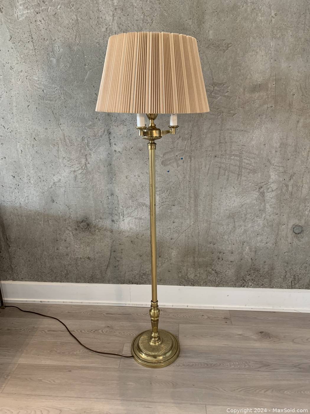 BRASS FLOOR LAMP -  Canada