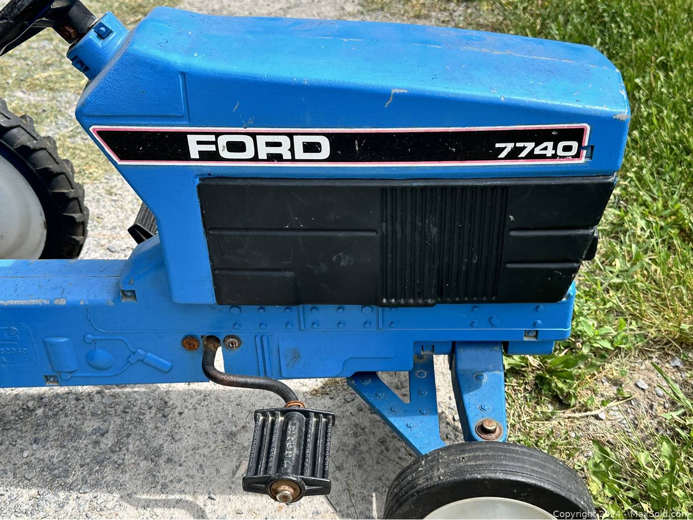 Vintage heavy ERTL Ford 7740 pedal tractor | Maxsold