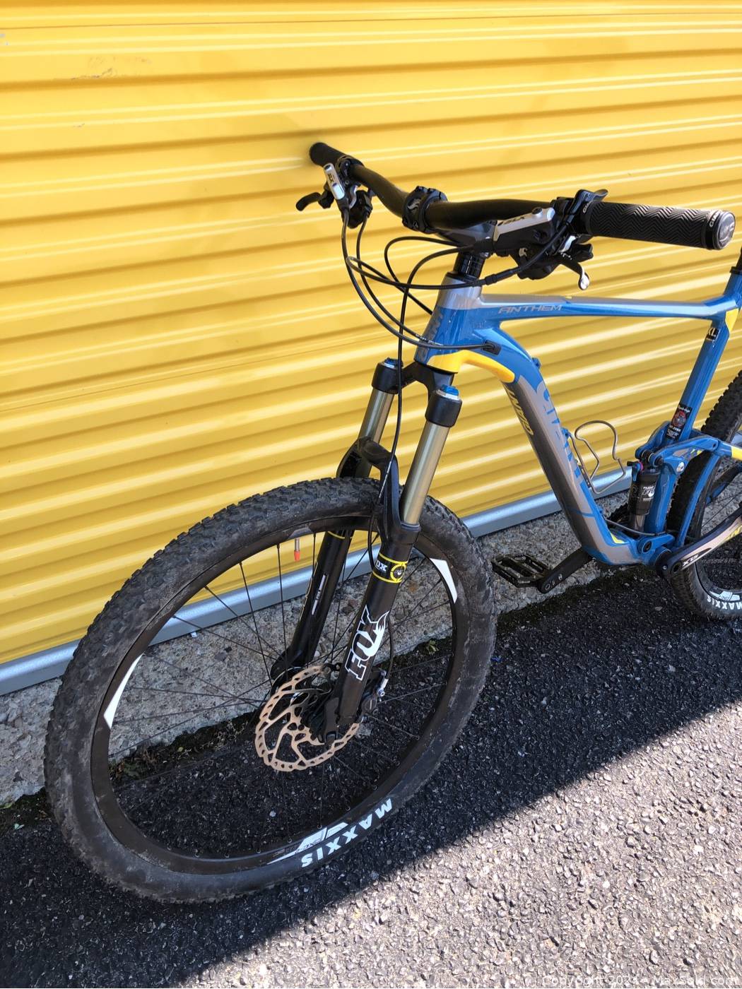Giant Anthem Aluxx SL Fluidform Mountain Bike | Maxsold