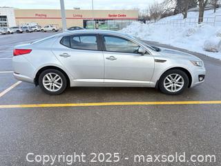 MaxSold Auction: 2013 Kia Optima Silver Automatic — 85,922 km VIN KNAGM4A71D5442975 -  Kitchener (Ontario, Canada) SELLER MANAGED Downsizing Online Auction - Falconridge Drive