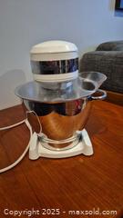 MaxSold Auction: Cuisinart White Stand Mixer with Stainless Steel Bowl - Kingston (Ontario, Canada) SELLER MANAGED Downsizing Online Auction - Canniff Place