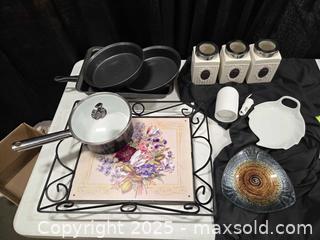MaxSold Auction: Black and white kitchen lot - Toronto (Ontario, Canada) SELLER MANAGED Downsizing Online Auction - Carlingview Drive