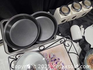 MaxSold Auction: Black and white kitchen lot - Toronto (Ontario, Canada) SELLER MANAGED Downsizing Online Auction - Carlingview Drive