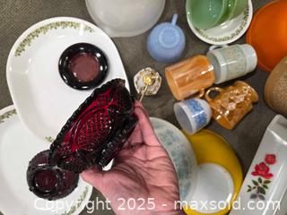 MaxSold Auction: DECOR / Craft use ONLY As is vintage pyrex and fire-king - Toronto (Ontario, Canada) SELLER MANAGED Downsizing Online Auction - Carlingview Drive