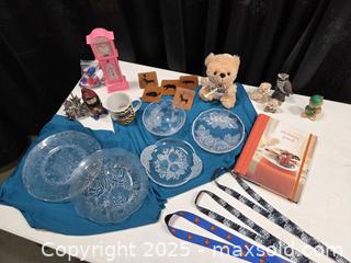 MaxSold Auction: Frosted roses serving ware, Superman and Star wars collector lanyards.  - Toronto (Ontario, Canada) SELLER MANAGED Downsizing Online Auction - Carlingview Drive