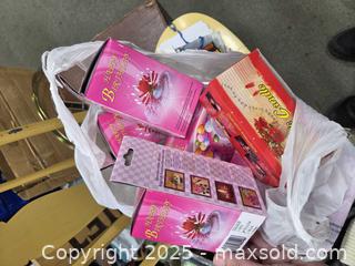 MaxSold Auction: Magic Birthday Party Candles plus Clock - Toronto (Ontario, Canada) SELLER MANAGED Downsizing Online Auction - Carlingview Drive