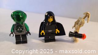 MaxSold Auction: Lego Star Wars Palpatine Droid Insectoid - Toronto (Ontario, Canada) SELLER MANAGED Downsizing Online Auction - Junction Road 