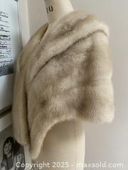 MaxSold Auction: Luxurious Blond Mink Wrap - Toronto (Ontario, Canada) SELLER MANAGED Downsizing Online Auction - Lamb Avenue
