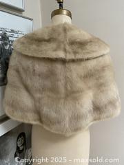 MaxSold Auction: Luxurious Blond Mink Wrap - Toronto (Ontario, Canada) SELLER MANAGED Downsizing Online Auction - Lamb Avenue