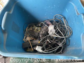 MaxSold Auction: Xbox Controllers - Hamilton (Ontario, Canada) SELLER MANAGED Reseller Online Auction - Beach Road