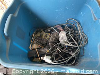 MaxSold Auction: Xbox Controllers - Hamilton (Ontario, Canada) SELLER MANAGED Reseller Online Auction - Beach Road