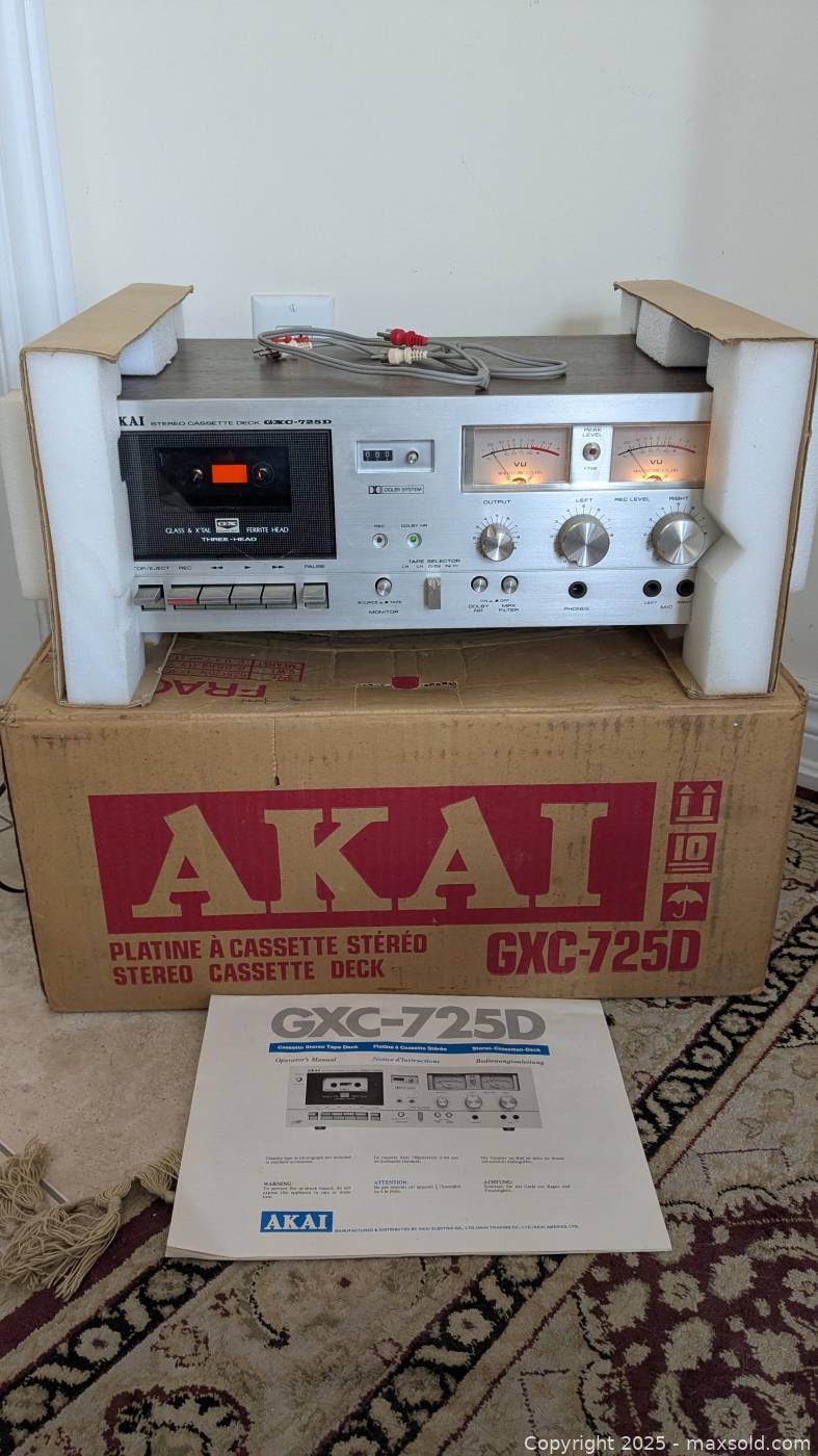 Akai GXC-725D Stereo Cassette Deck with Manual & Cables | Maxsold