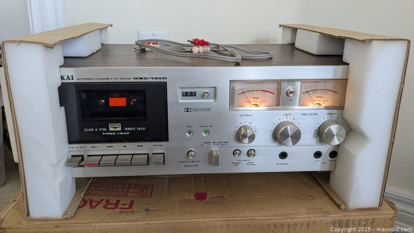 Akai GXC-725D Stereo Cassette Deck with Manual & Cables | Maxsold