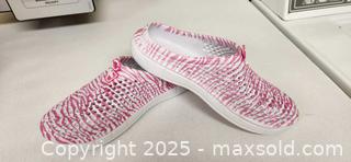 MaxSold Auction: KAUAI WATER SHOES - Victoria (British Columbia, Canada) SELLER MANAGED Downsizing Online Auction - Fair Street