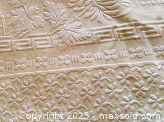 MaxSold Auction: Vintage Matelassé Coverlet/Throw - Victoria (British Columbia, Canada) SELLER MANAGED Downsizing Online Auction - Fair Street