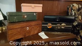 MaxSold Auction: Assorted vintage jewelry &#38; lock boxes, lot of 4 B - Ottawa (Ontario, Canada) PARTNER MANAGED Downsizing Online Auction - Garfield Avenue