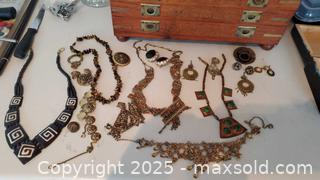 MaxSold Auction: Mixed Lot Vintage Costume Jewelry — Boho Ethnic/Tribal A - Ottawa (Ontario, Canada) PARTNER MANAGED Downsizing Online Auction - Garfield Avenue