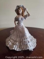 MaxSold Auction: Royal Worcester and Royal Doulton A - Ottawa (Ontario, Canada) PARTNER MANAGED Downsizing Online Auction - Garfield Avenue