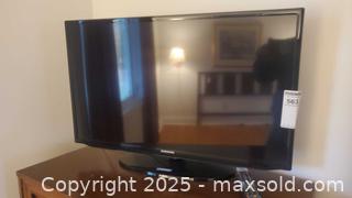 MaxSold Auction: Samsung 32-inch TV - Ottawa (Ontario, Canada) PARTNER MANAGED Downsizing Online Auction - Garfield Avenue