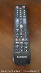 MaxSold Auction: Samsung 32-inch TV - Ottawa (Ontario, Canada) PARTNER MANAGED Downsizing Online Auction - Garfield Avenue