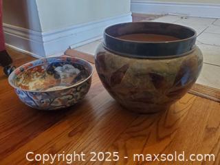 MaxSold Auction: Vintage Asian-Style Imari Plate and Pot , 2 Pieces A - Ottawa (Ontario, Canada) PARTNER MANAGED Downsizing Online Auction - Garfield Avenue