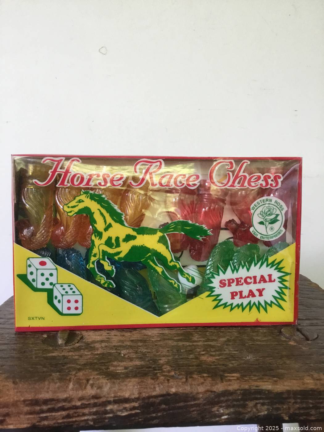 vintage-plastic-chess-pieces-in-original-box-saanich-british