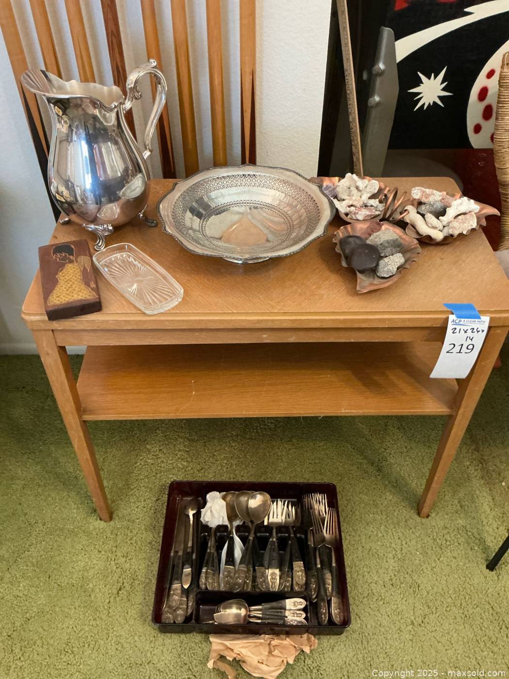 Table with decor, silver plate, more | Lake Forest (California, USA ...